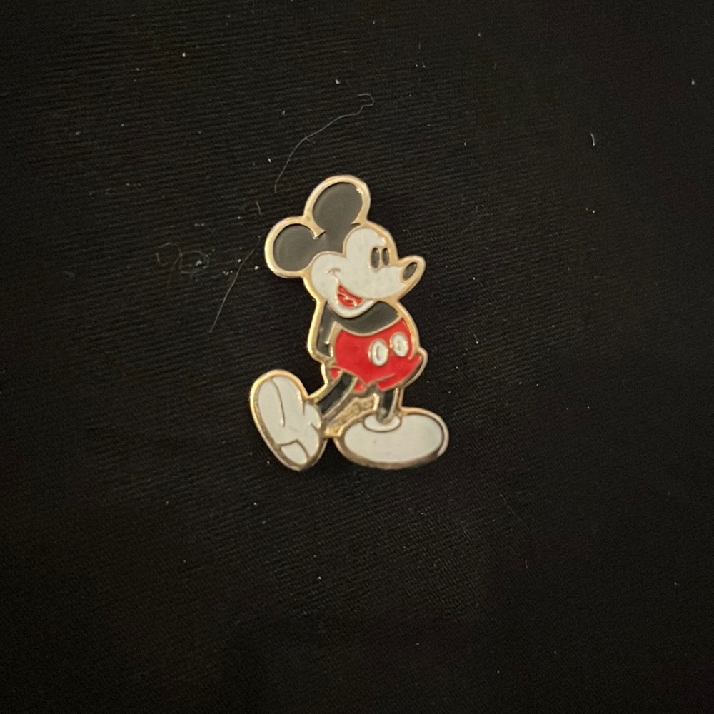 Vintage Disney Mickey Mouse brooch/pin